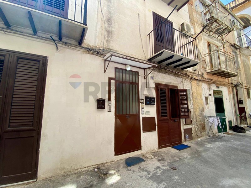 Trilocale in Vendita a Palermo, 95'000&euro;, 93 m²