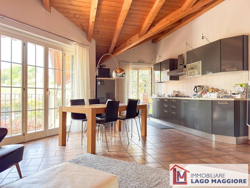 Trilocale in Vendita a Travedona Monate, 140'000&euro;, 81 m²