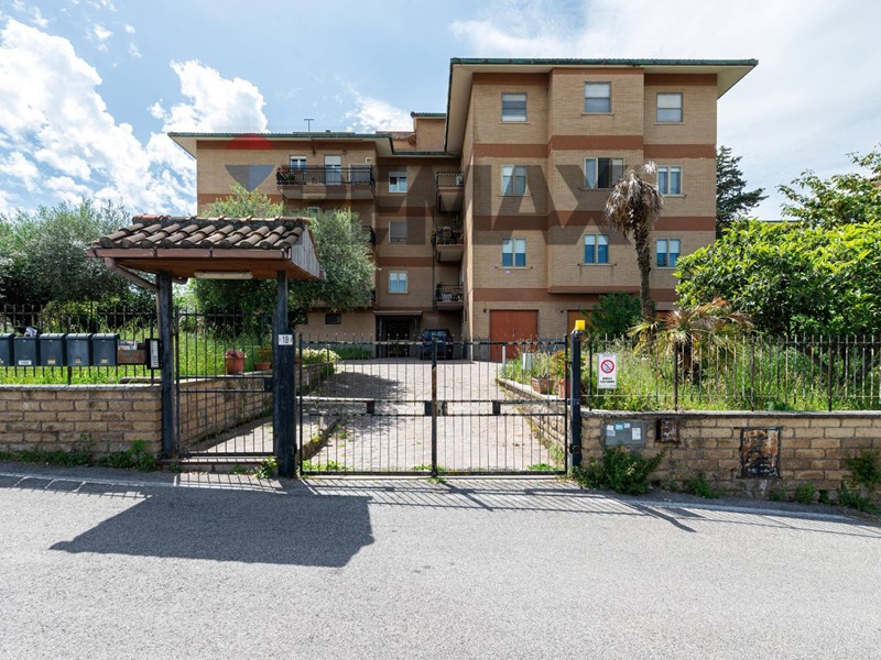 Quadrilocale in Vendita a Mentana, 210'000&euro;, 142 m²
