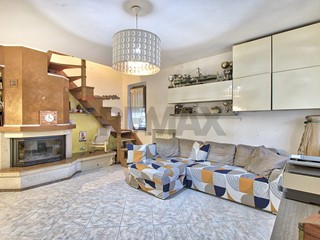 Appartamento in Vendita a Cavriglia, 165'000&euro;, 103 m²