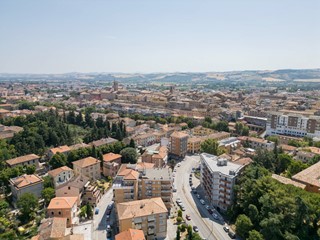 Appartamento in Vendita a Jesi, 125'000&euro;, 136 m²