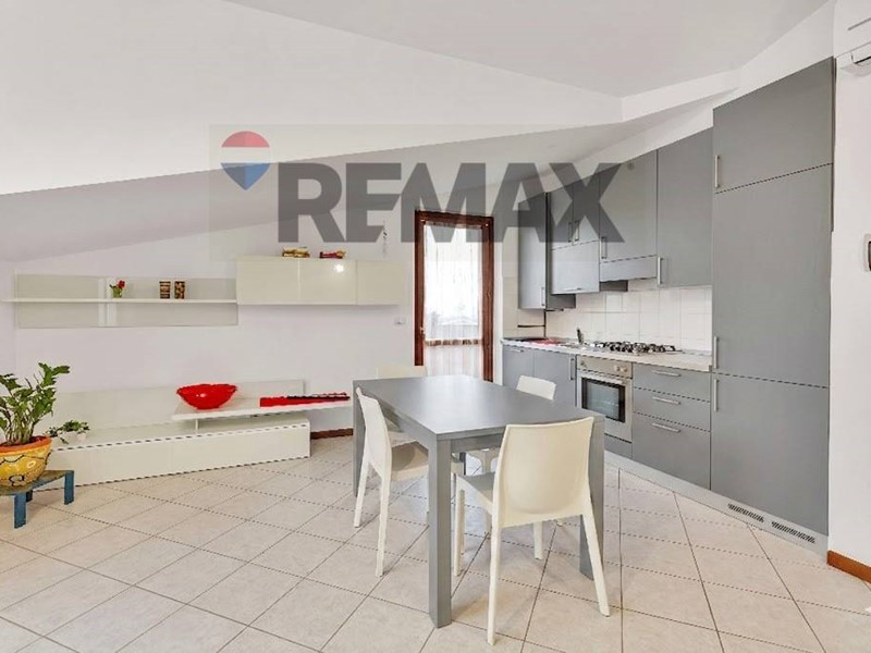 Attico in Vendita a Carpiano, 155'000&euro;, 74 m²