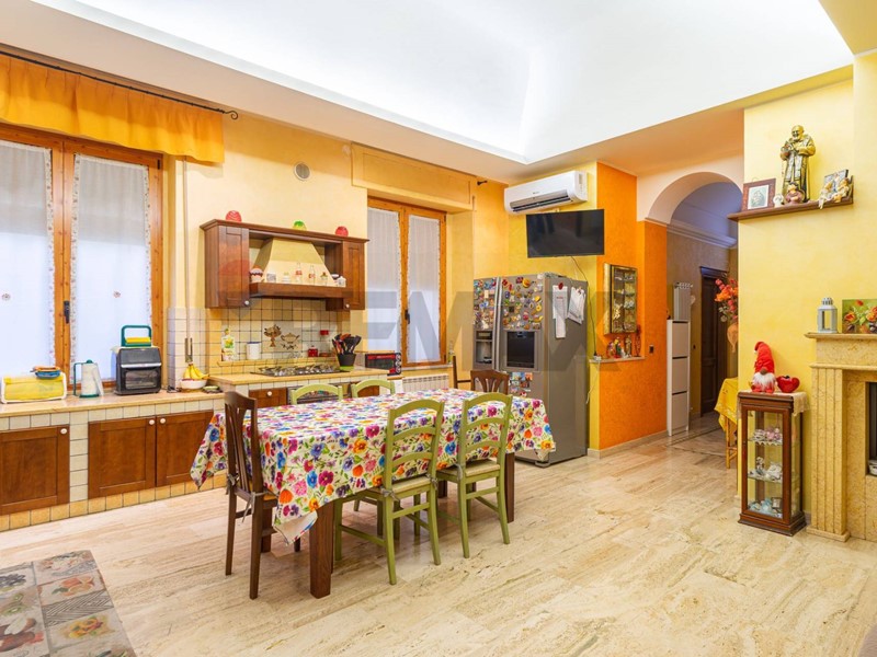 Appartamento in Vendita a Montenero di Bisaccia, 250'000&euro;, 215 m²
