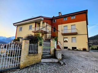 Appartamento in Vendita a Amandola, 55'000&euro;, 100 m²