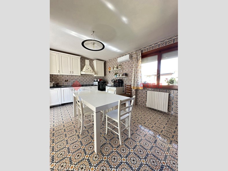 Attico in Vendita a Minturno, 275'000&euro;, 130 m²