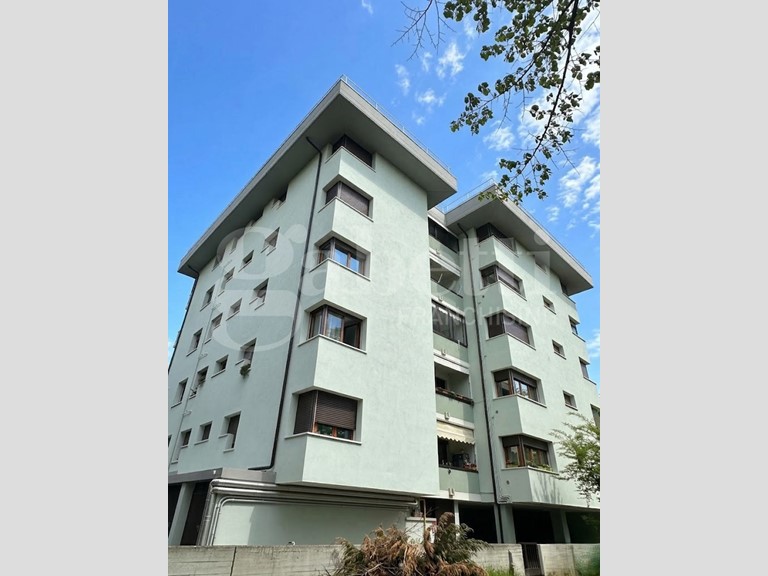 Appartamento in Vendita a Rovigo, 120'000&euro;, 130 m², arredato, con Box