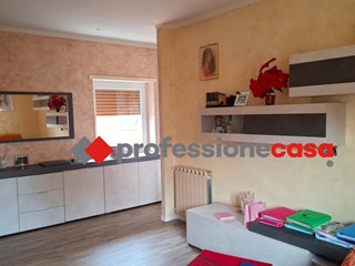 Bilocale in Vendita a Pomezia, 150'000&euro;, 60 m²