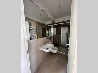 Trilocale in Affitto a Pescara, zona Stazione Centrale, 1'000&euro;, 96 m², arredato, con Box