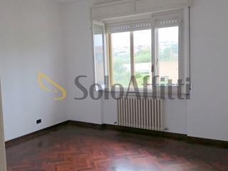 Appartamento in Affitto a Camerano, 600&euro;, 120 m²