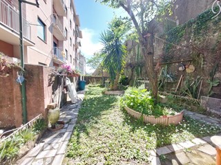 Bilocale in Vendita a Genova, zona Sampierdarena, 89'000&euro;, 81 m²