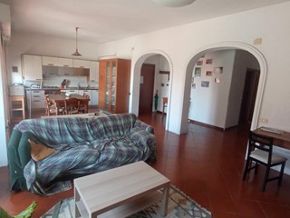Quadrilocale in Vendita a Santa Maria a Monte, zona Montecalvoli Alto, 103'000&euro;, 100 m²