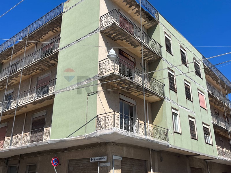 Appartamento in Vendita a Priolo Gargallo, 250'000&euro;, 1576 m²