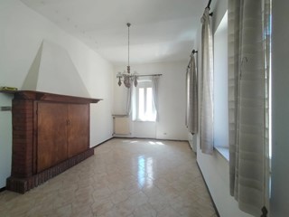 Appartamento in Vendita a Collazzone, 85'000&euro;, 160 m²