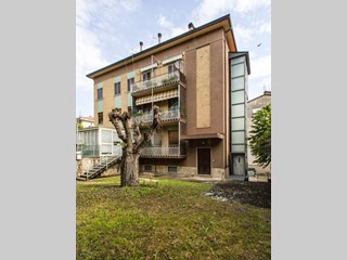 Appartamento in Vendita a Marsciano, 99'000&euro;, 170 m²