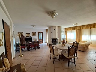 Appartamento in Vendita a Marsciano, 210'000&euro;, 175 m²