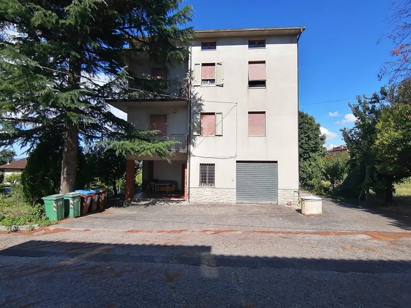 Quadrilocale in Vendita a Fratta Todina, 89'000&euro;, 120 m²