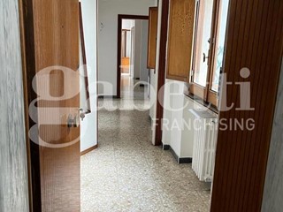 Quadrilocale in Vendita a Brindisi, 93'000&euro;, 151 m²
