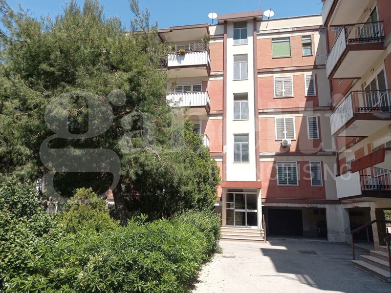Quadrilocale in Vendita a Bari, 215'000&euro;, 108 m²
