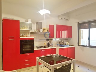 Trilocale in Affitto a Catanzaro, zona Lungomare, 2'000&euro;, 80 m², arredato
