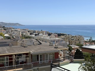 Trilocale in Vendita a Sanremo, 290'000&euro;, 85 m², con Box