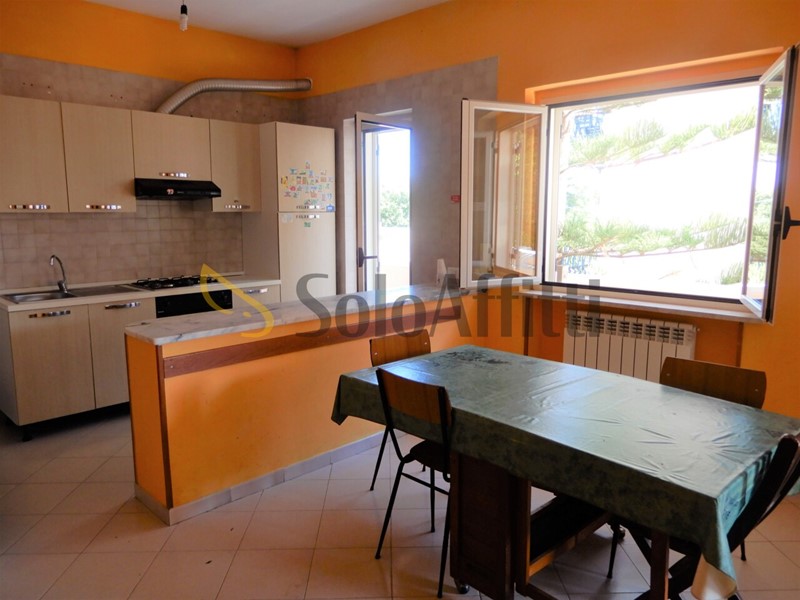Quadrilocale in Affitto a Catanzaro, zona Lido Casciolino, 800&euro;, 120 m², arredato