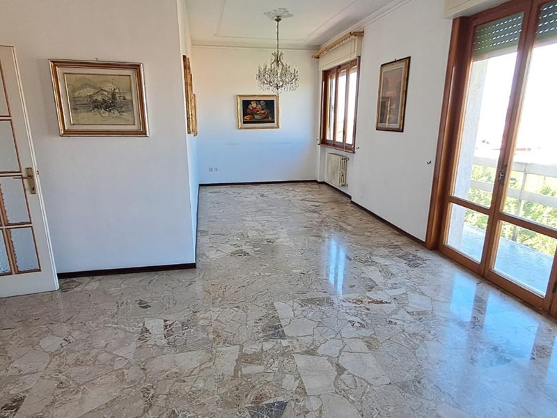 Appartamento in Vendita a Cecina, 255'000&euro;, 143 m², con Box