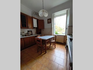 Quadrilocale in Vendita a Carrara, 75'000&euro;, 88 m²