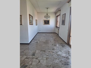 Appartamento in Vendita a Cecina, 255'000&euro;, 150 m², arredato, con Box