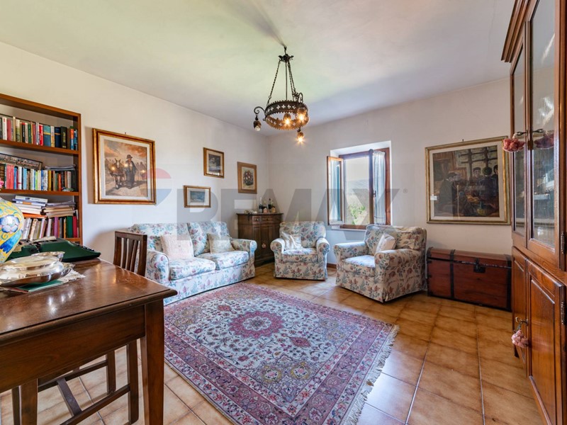 Appartamento in Vendita a Cavriglia, 95'000&euro;, 120 m²