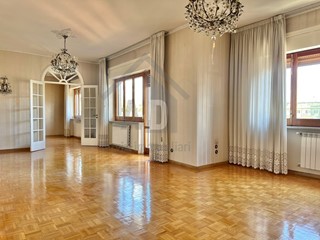 Appartamento in Vendita a Cosenza, 380'000&euro;, 300 m²