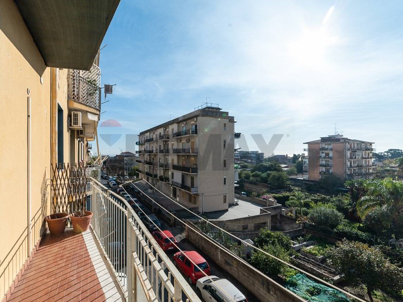 Appartamento in Vendita a Catania, 122'000&euro;, 143 m²