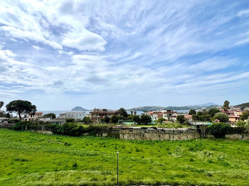 Appartamento in Affitto a Pozzuoli, 1'300&euro;, 120 m², arredato
