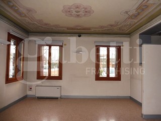 Appartamento in Vendita a Rossano Veneto, 270'000&euro;, 260 m², con Box