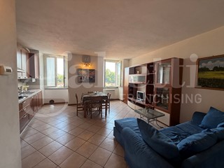 Trilocale in Vendita a Bosisio Parini, 120'000&euro;, 80 m²
