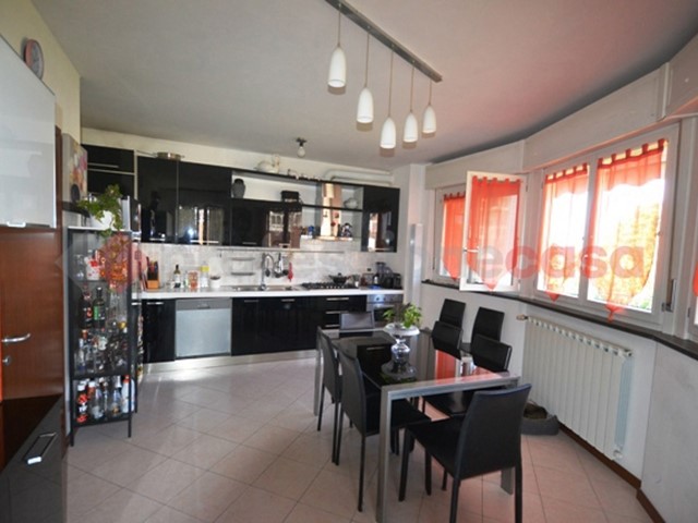 Trilocale in Vendita a Pioltello, 270'000&euro;, 110 m², con Box