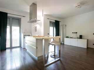 Appartamento in Vendita a Genova, zona Sestri Ponente, 195'000&euro;, 96 m², con Box