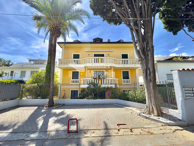 Trilocale in Vendita a Sanremo, 390'000&euro;, 61 m²