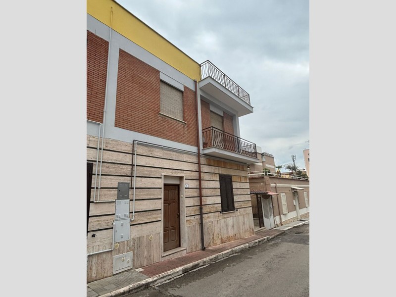 Quadrilocale in Vendita a Nettuno, 95'000&euro;, 80 m²