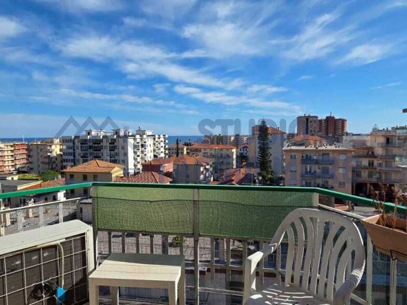 Bilocale in Vendita a Taggia, zona Arma Di Taggia, 180'000&euro;, 50 m²