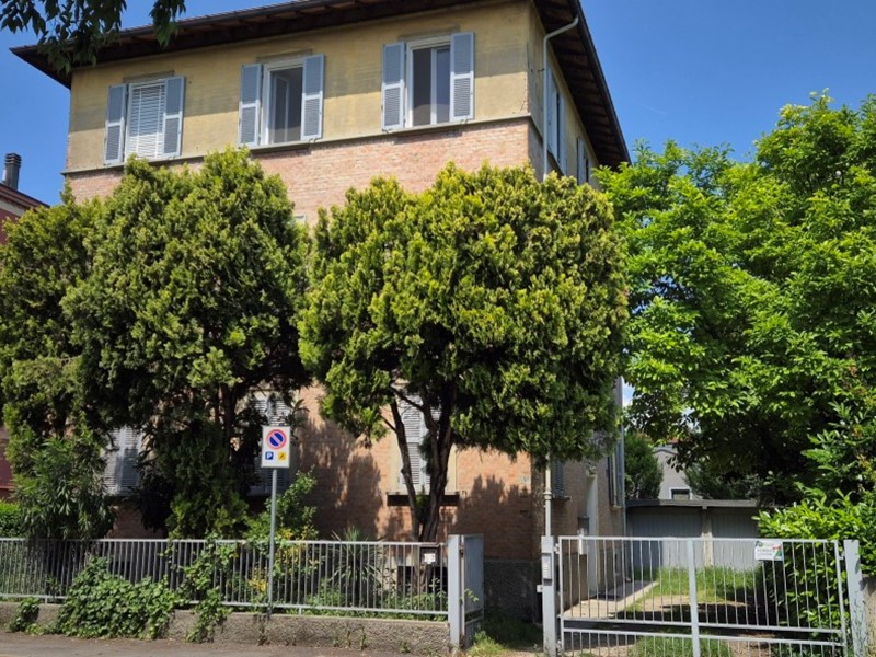 Trilocale in Vendita a Modena, zona Cittadella, 155'000&euro;, 85 m², con Box