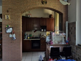 Trilocale in Vendita a Modena, 155'000&euro;, 85 m², con Box