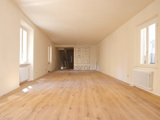 Appartamento in Vendita a Lucca, zona Centro storico, 595'000&euro;, 190 m²