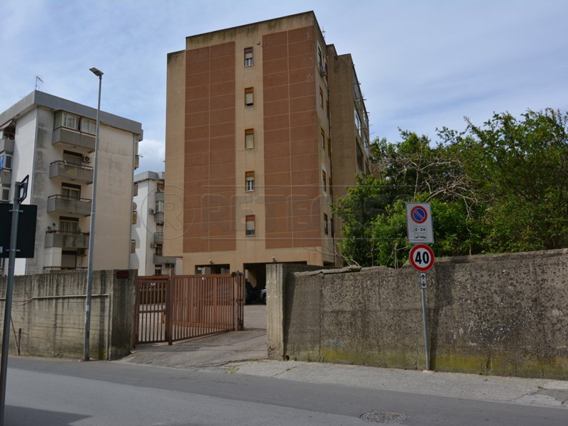 Quadrilocale in Vendita a Messina, 98'000&euro;, 122 m²