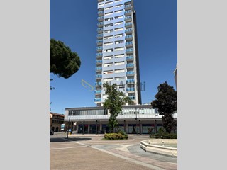 Quadrilocale in Affitto a Busto Arsizio, zona San Michele, 1'200&euro;, 145 m², arredato