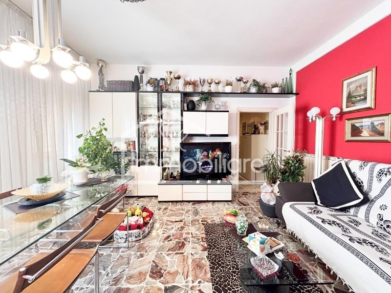 Appartamento in Vendita a Empoli, 220'000&euro;, 120 m², con Box