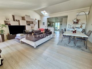 Appartamento in Vendita a San Giuliano Terme, zona Ghezzano, 380'000&euro;, 180 m²
