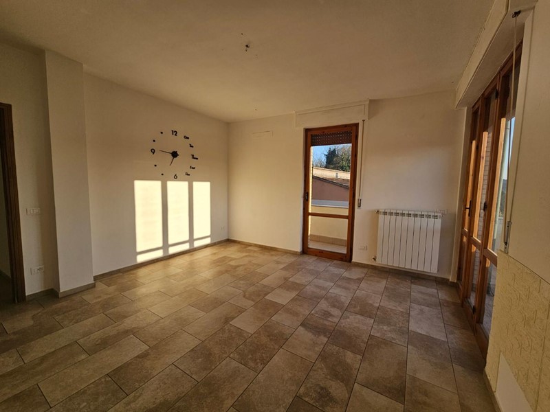 Appartamento in Vendita a Collesalvetti, 175'000&euro;, 110 m², con Box
