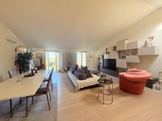 Attico in Vendita a San Giuliano Terme, zona Ghezzano, 380'000&euro;, 150 m²