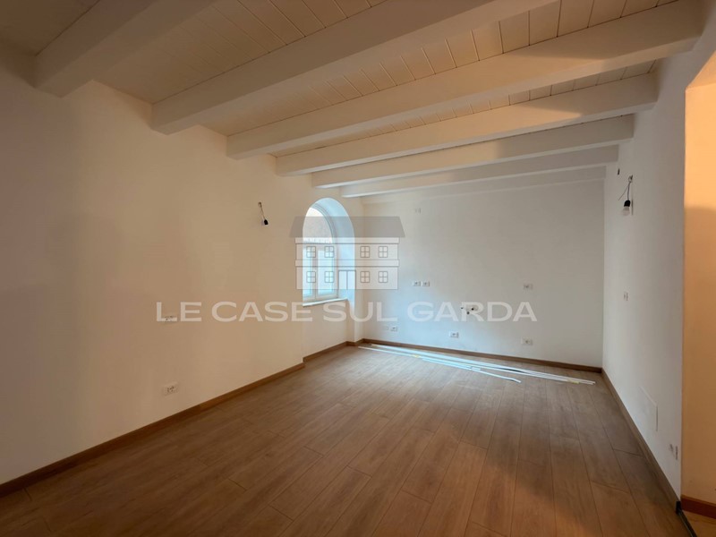 Trilocale in Vendita a Toscolano Maderno, 233'500&euro;, 68 m²