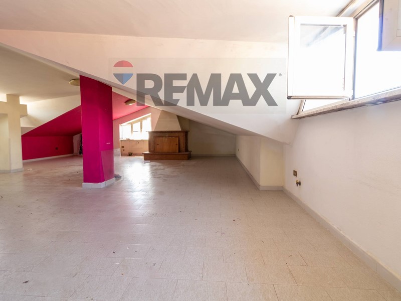 Attico in Vendita a Guidonia Montecelio, 50'000&euro;, 70 m²